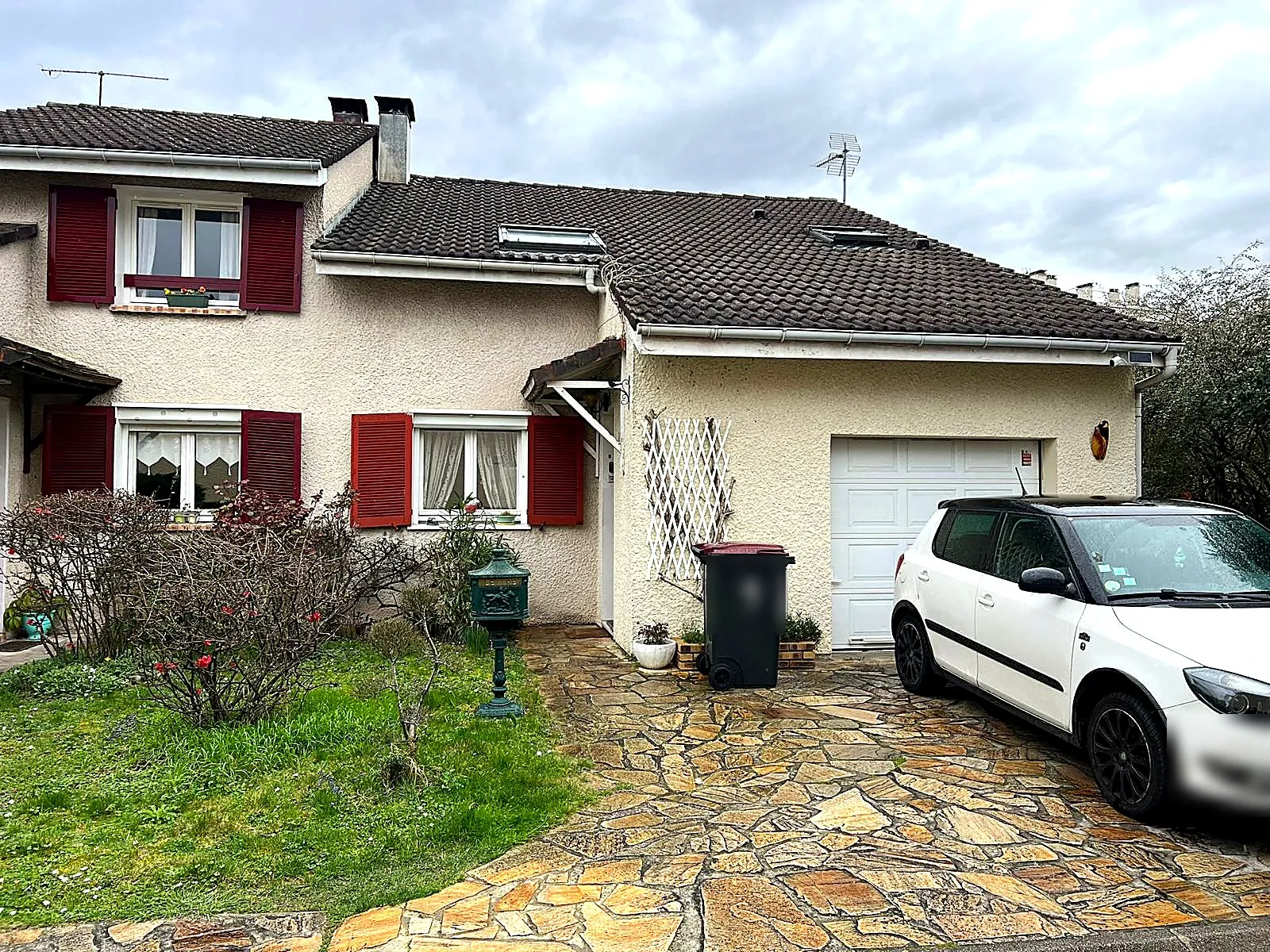 Rénovation multi-travaux d’un pavillon, Chennevières-sur-Marne (94) : façade côté rue avant travaux