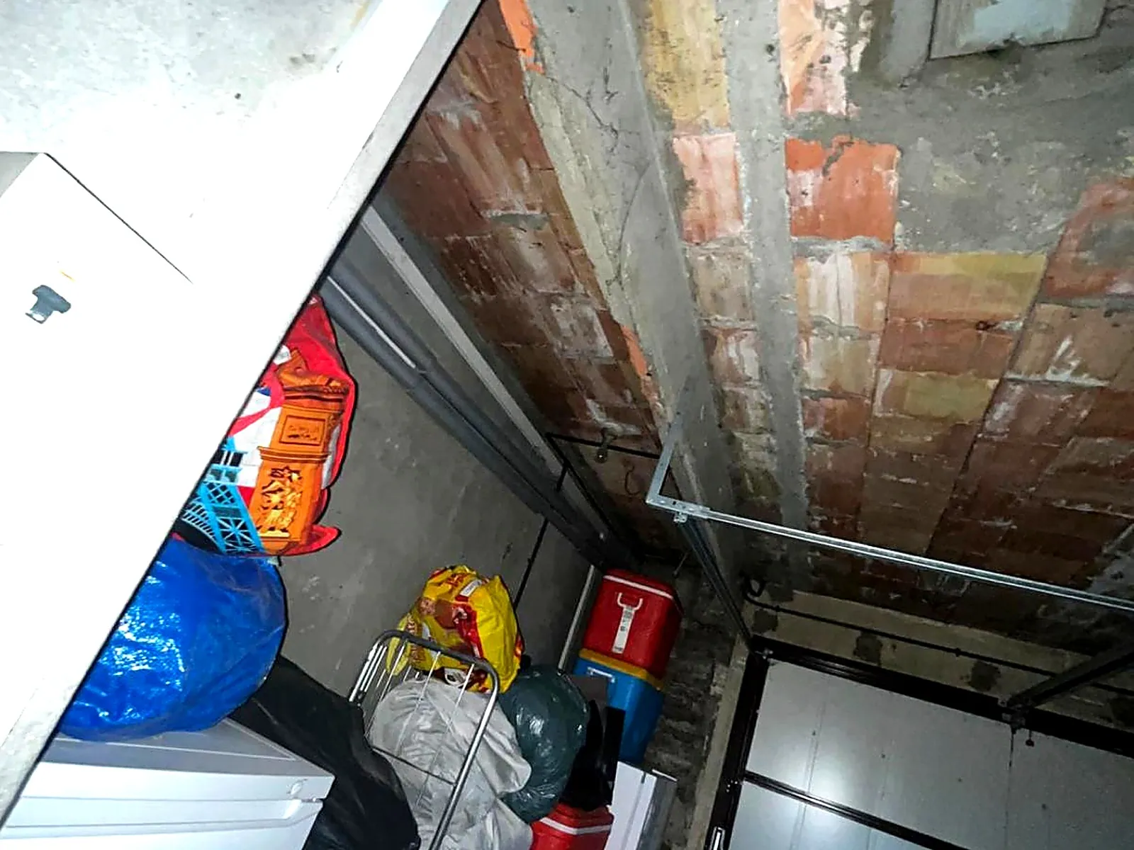 Résidence collective : pompe à chaleur et plancher bas, Nogent-sur-Marne (94) : plancher bas des caves avant travaux