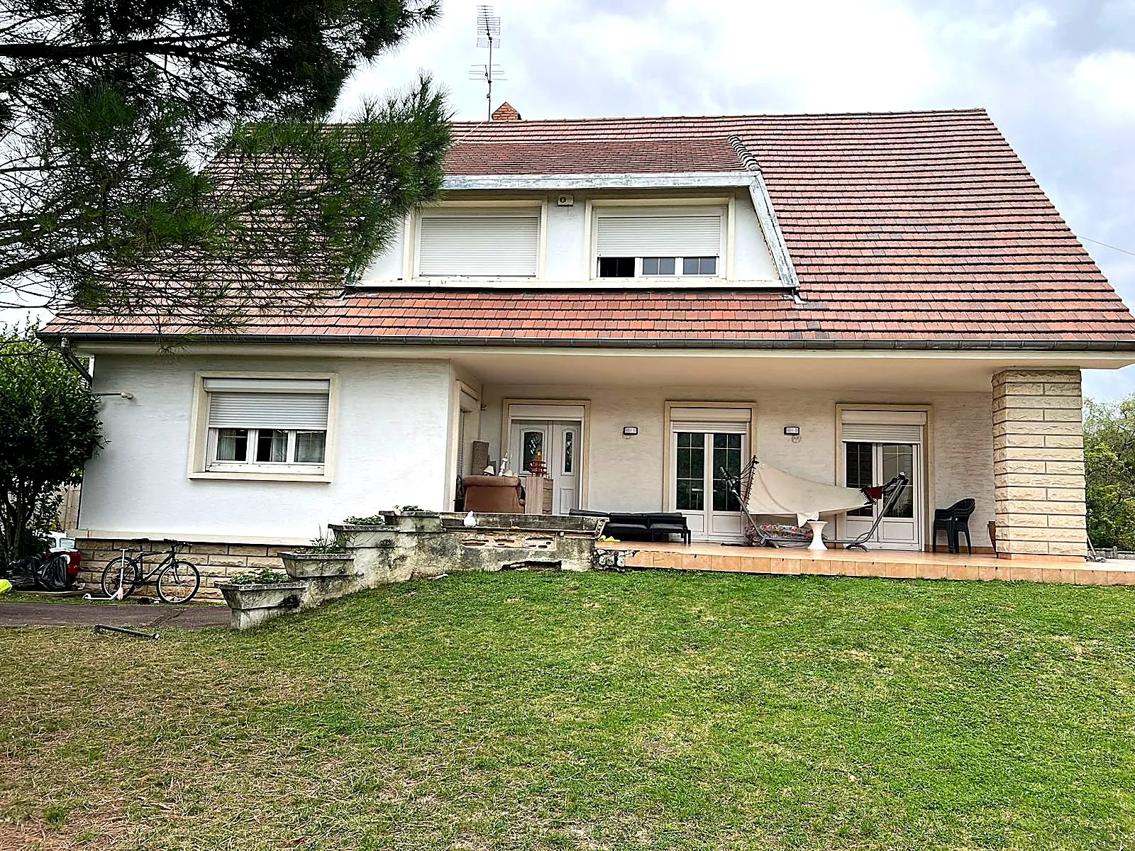 Isolation des murs par l'extérieur d'une maison familiale, Saint-Brice-sous-Forêt (95) : façade avant travaux