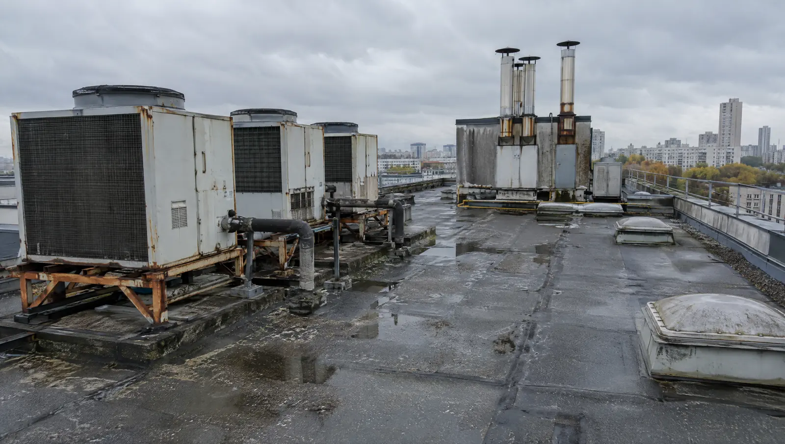 Avant travaux : Bureaux 2 200 m², chaudière gaz vieillissante